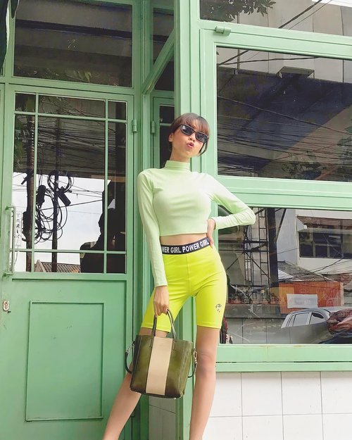 Shades of green💚
Wearing cute pants from @pomelofashion x The Powerpuff Girls✨ #PomeloGirls #ThePowerpuffGirls 
( tap for details )
📸: @rimasuwarjono
.
.
.
.
.
#whatiwore #bloggerstyle #fashion #styleblogger #fashionblogger #ootd #lookbook #ootdindo #ootdinspiration #style #outfit #outfitoftheday #clozetteid