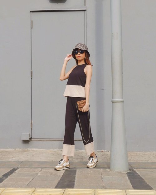 Suka bgt kalo Jkt cerah kyk gini☀️
Btw happy Sunday guys💜
Wearing two tone top & pants from @pomelofashion 😍 #pomelogirls
( tap for details )
.
.
.
.
.
#whatiwore #bloggerstyle #fashion #styleblogger #fashionblogger #ootd #lookbook #ootdindo #ootdinspiration #style #outfit #outfitoftheday #clozetteid