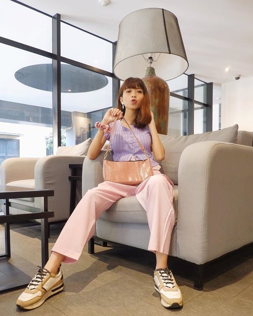 Pastel mood💜💗
Wearing top from @sweetsimple_id and pants from @pomelofashion 😍✨ #Pomelogirls
( tap for details )
📸: @reginabundiarti
.
.
.
.
.
#whatiwore #bloggerstyle #fashion #styleblogger #fashionblogger #ootd #lookbook #ootdindo #ootdinspiration #style #outfit #outfitoftheday #clozetteid