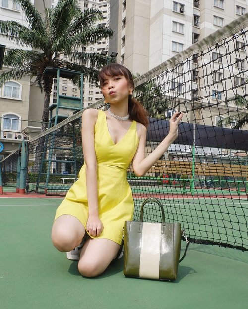 Foto di lapangan tenis apart pas lg panas panasnya + anginnya kenceng haha tp happy✨
By the way, I'm wearing beautiful necklace from @luang.goods 😍✨
( tap for details )
📸: @edi.jsp
.
.
.
.
.

#whatiwore #bloggerstyle #fashion #styleblogger #fashionblogger #ootd #lookbook #ootdindo #ootdinspiration #style #outfit #outfitoftheday #clozetteid