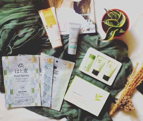 GIVEAWAY TIME! One winner will be chosen to each get:
🌹 Innisfree Green Tea Fresh Special Kit
🌹 Daiso Moisture Japan Almond Peeling Gel.
🌹Daiso Japan Rich Moist Essence Mask (matcha, pearl barley, black pearl).
🌹 Espoleur Hand Cream Lemon Grass .
.
.
How to enter: 🐾Subscribe my newsletter.
🐾Visit and like my Facebook fanpage.
🐾Follow me on Twitter.
🐾Follow me on Instagram, repost, tag me with hashtag #Insommia1stGiveaway 🐾 Optional: share this to your friends!.
.
.

For more information look at this link -> http://bit.ly/1stgiveaway_insommia #giveaway #indonesiagiveaway #clozetteid #beauty #skincare #makeup #bodycare #daiso #innisfree #kumpulanemakblogger #indonesianbeautyblogger #beautyblogger #beautiesquad #indonesianfemaleblogger #bloggerperempuan