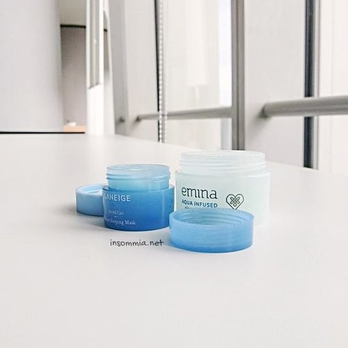 Who's curious with the result of #eminacosmetics sleeping mask vs #laneige sleeping mask battle? .
I'll give you several hints:.
💧 There are 6 humectant ingredients in @laneigeid sleeping mask
.
💧 There are more emollients in @eminacosmetics sleeping mask
.
💧 Because of my oily t-zone skin, I would choose water based sleeping mask .
💧 Unfortunately this isn't a fungal acne friendly
.
Click my link in bio to read more 👏 #sleepingmask #idskincarecommunity #skincarecommunity #skincareregime #skincareblogger #skincareblog #beauty #insommiareview #clozetteid