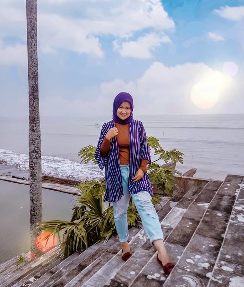 Trust the timing of my life. :) 

.
.
.
Outer kece by @shopacious_
.
.
.

#Clozetteid #beautynesiamember #revanisanabella #ootdhijab #hijabstyle