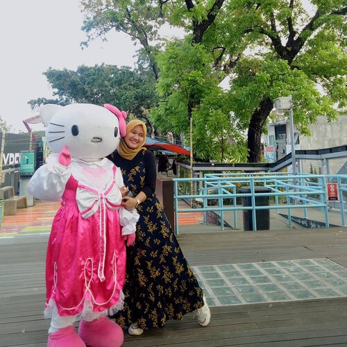 Aku baik" saja, tanya hello kitty kalau gak percaya! :) .
. .
.
... #clozetteID #Revanisanabella #hijabootdindo #love #BeautyrangerOOTD #OOTDhijab #beautyrangerid