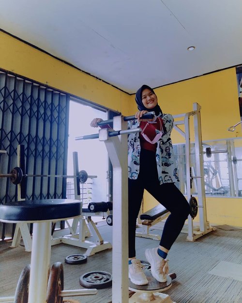 (20.02.2021) You never know how much someone needed that smile you gave them and you never know how much ur kindness turned someone's entire life. HAPPY WEEKEND! ^^

.
.
.

#Clozetteid #selfreminder #revanisanabellaootd #hijaboottd #loveyourself #gym