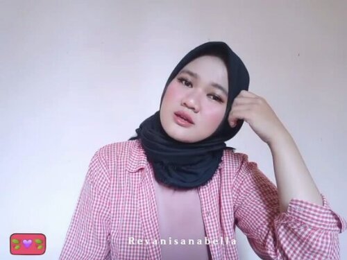 Weekend melandaaa... Udah ounya planning apa nih weekend besok? Hangout bareng teman" ataupun bareng gebetan? 😋

Detail produk yang aku pakai :
🌸 @lakmemakeup - Weightless Mousse Foundation shade 03. Beige Caramel
🌸 @pixycosmetics - Concealing Base - 02 Sand Beige 🌸 @eminacosmetics Creamatte - 03 Mauvelous
🌸 @pondsindonesia - Natural Mattifying 🌸@purbasarimakeupid - Ultra Smooth Brow Liner black
🌸 @focallure - Favors
🌸 @maybelline_indonesia - Hyper Sharp Power Black
🌸 @makeupuccino eyelashes - Clio
🌸 @makeoverid Powerstay Matte Powder.F - Honey Beige
🌸 @chicaychico_official - Day Drink
🌸 @wardahbeauty - Matte Lip Cream 09. Move On
🌸 @riveracosmetics - RMG Lip gloss - Pearly Beige

#ClozetteID #Makeupuccino  #HijabersBeautyBVlogger #makeup #Tutorialmakeup #Beautychannel #Beauty #Focallure #BeautyRangerID