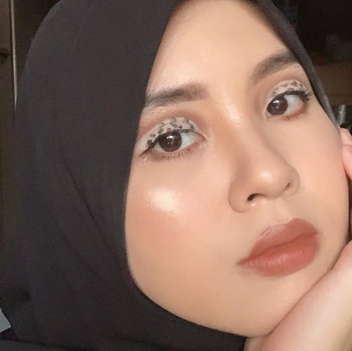 Macan tutul makeup 🐆 #clozetteid #indobeautyblogger #jakartabeautyblogger #indobeautysquad #beautybloggerindonesia #beautiesquad #itsbeautycommunity #beautybloggertanggerang