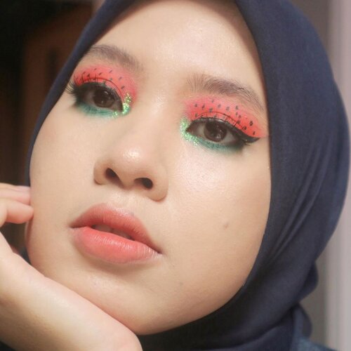 Tebaak ini 🍉 atau 🍓? -inspo by @pinterest

PRODUCTS : 
@nameeraid face mist 
@esteelauderid Double Wear Stay In Place Foundation
@wardahbeauty Eyexpert Optimum Hi-black Liner 
@beautytreatscosmetic EyebrowCara
@simplicity highlighter 03 
@maybelline total temptation mascara
@emina Soulmatte Lipstick 05 Feathers
@sis2sis_indo Lip&Cheek 03

#clozetteid #makeuplooks #makeup #dandanalatidi #beautyenthusiast  #beautybloggerindonesia #30daymakeupchallenge