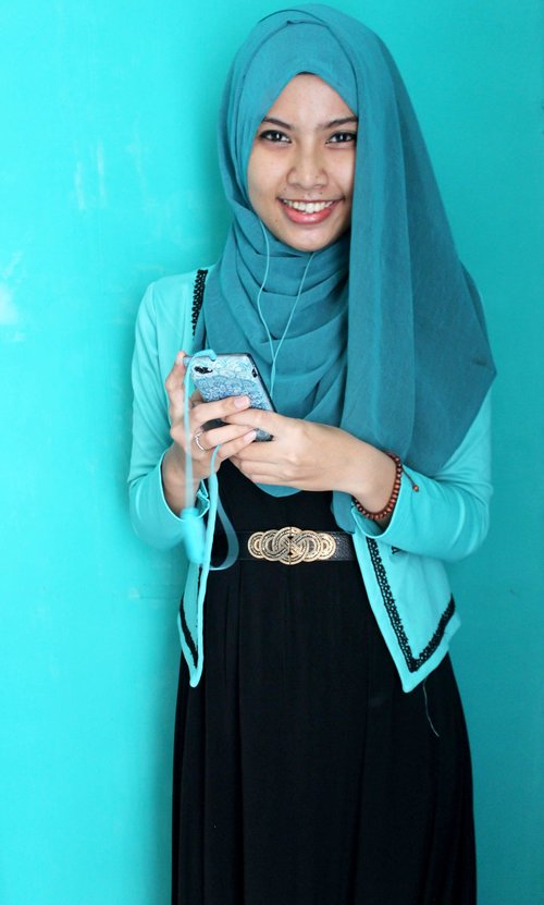 Turquoise ! My favorite color ;) #ClozetteID #ColorfulHijab
