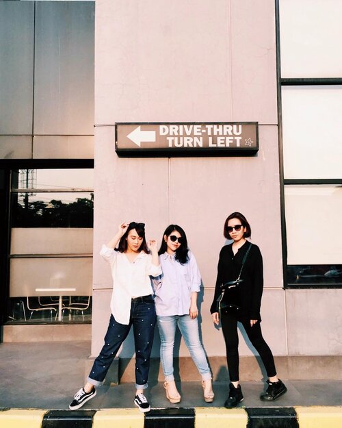 Just had a good afternoon convo with these beautiful ladies.
.
.
.
#bestfriend #bestfriendgoals #clozetteid #mood #fashion #art #fashionpeople #fashionpeople #fashiondesigner #fashiondesignerindo #fashiondesignerslife #ootd #ootdindonesia #ootdindo #fashionblogger #blogger #bloggerstyle #fashiondiaries #lookbookindonesia #lookbook #lookbookindo #instastyle #instadaily #igdaily #me #selfpotrait #potd #wiwt #lookoftheday