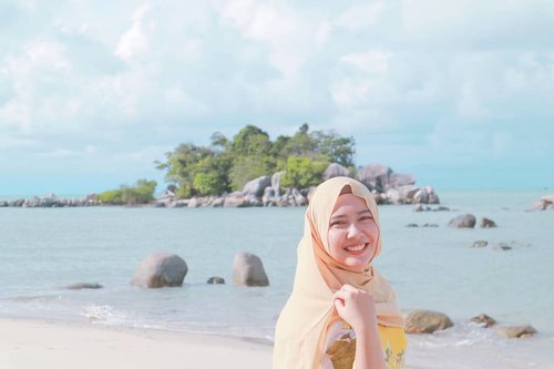 🌞🌊
.
.
.
#beach #clozetteid #hijab #beauty #sunkissed #indonesia #indonesian #selflove #yellowscarf