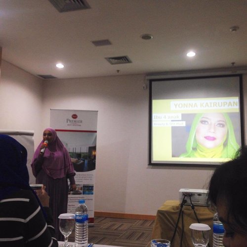 And now the one and only @yonnakairupan as  speakers --
@bwpthehive @nyxcosmetics_indonesia #bwpthehive #IFBWorkshop #clozetteid