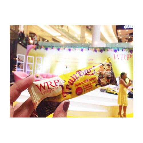 And this is WRP Fruit Bar 😍😍
---
#wrpeveryday #ngemilFruitBAReng #HappyEveryday @wrpeveryday @wrpdiet_official
---
#makeupjunkie #jakartabeautyblogger 
#blog #blogging #blogger #dailylife #dailymakeup #beautyproduct #beautyreview #igdaily #beautyblogger #like4like #bloggerindo #bloggerswanted #bloggerstyle #bloggerlife #bloggerlifestyle #indobeautygram #beautybloggerindonesia #bloggerlife #bloggerindonesia #clozetteid