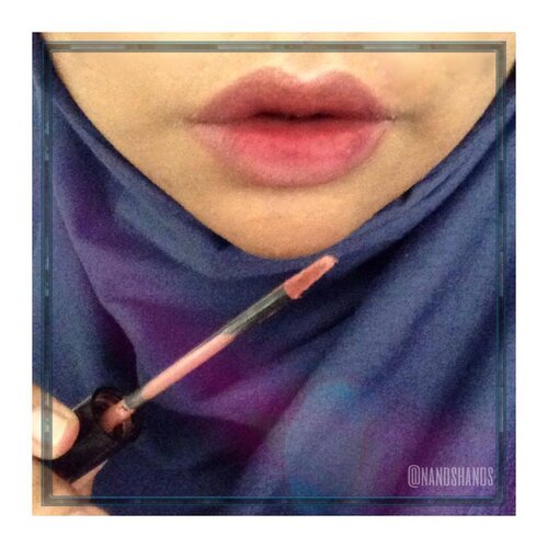 Nah untuk menciptakan #ombrelips dengan #dermaluzcosmetics @dermaluzcosmetics aku menggunakan shades Palmpolly di bagian luar dan Ladyslipper untuk baguan dalamnya, and voila my #dermaluzombre selesai. Yuk kalian check @dermaluzcosmetics girls @ahuznavania @ratnakarnawati @anisanurrananda @nandsproject @laniscane .
.
#dermaluzlipmatte #dermaluzlipcream #clozetteid