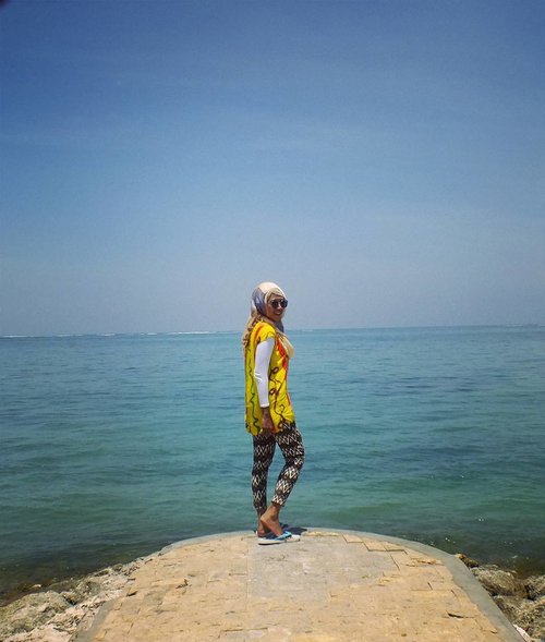 Lilin mana lilin...😂😂 nungguin om Goblin
.
.
.
#happy#holiday#instaholiday#wonderfulindonesia#wonderful_places#wonderfulplaces#beach#beachlover#inthebeach#nature#naturephotography#mytripmyadventure#indonesiaview#exploreindonesia#smile#selfie#traveler#hijabtraveler#hijabstyle#pesonaindonesia#liburan#pantai#bali#explorebali#kdramalovers#goblinscene#clozetteid