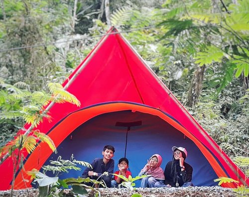 Family makes a "house" be a "home" 👨‍👩‍👧‍👦
.
.
.
#camping #family #familyfun #familyday #familyphotography #love #smile #happy #happymoment #everydaymadewell #instamoment #travelers #hijabtraveler #familytime #withfamily #wonderfulindonesia #pesonaindonesia #clozetteid #nature #photooftheday #indonesiaview #explorejabar #jabar #exploreindonesia #sukabumi #zonesukabumi #liburan #samsungcamera #samsungid