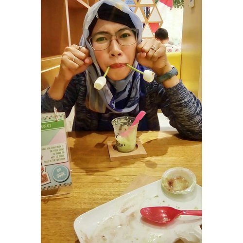 You can't be sad when you're eating ice cream 😌
🍨
🍦
🍧
#shirokuma #cafe #japanesedessert #instadessert #foodlover #foodie #foodoftheday #satnight #badmood #smile #selfie #clozetteid #smile #happy #outfitoftheday #imwearing #hijabstyle #everydaymadewell #matchalovers #greentealovers #wisatakuliner #jajan #jajanan #eskrim #escream #yummy