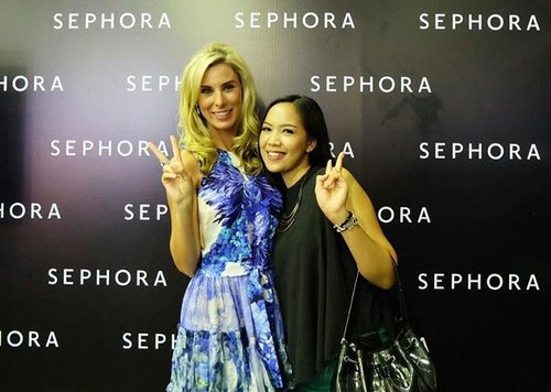 With the humble woman @kerrycole15 😘 the global director of @beccacosmetics .
So happy that i can meet & talk with her 😙
#sephoraidnximae2016
#sephoraidnbeautyinfluencer
#wefie #blogger #clozetteid #cidfashsion #beautyblogger #mua #bloggerperempuan #bloggerindonesa #bloggerjakarta