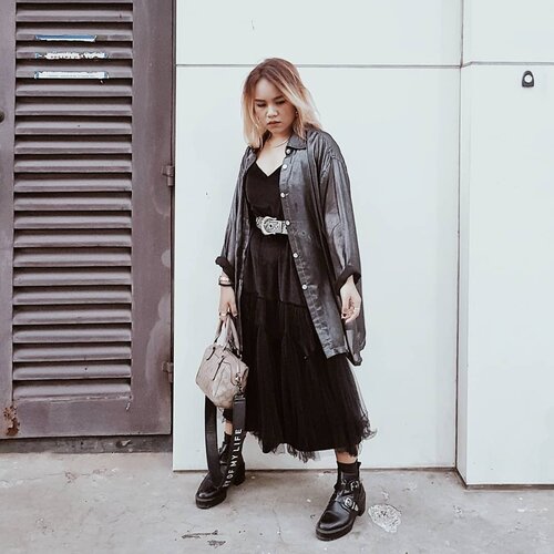 The black parade.

Dress : @callathelabel
Shirt : @themerrierthemore
Shoes : @pullandbear

#ubbyxxstylediary 
#shoxsquad #clozetteID