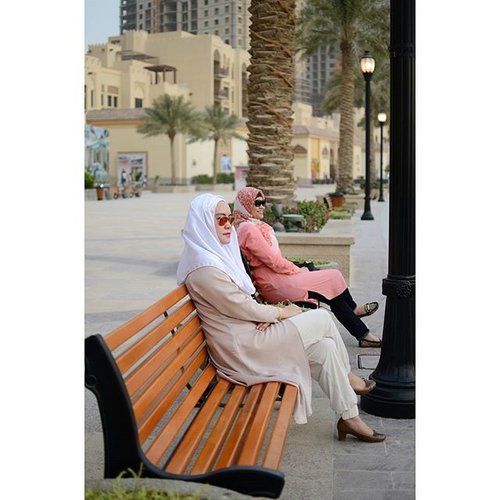 Side by side or miles apart sisters will always be connected by the heart. .Me with my lovely sister @lanylance at #ThePearlDoha . .#pruetop #joggerpants #annashawl white by @rjbyroswitha #frescocollection #doha #travelinstyle #hijabchic #hijabstyleindonesia #hijabstyle #clozetteid