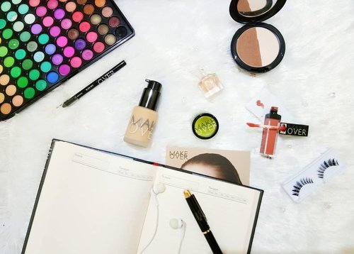 act like a lady, think like a boss.. 😎😎............#workyourlook #officeglamkit #makeovergiveaway #flatlay #cosmetic #lady #stayclassy #fashion #style #photography #parker #workdesk #makeover #instadaily #undiscovered_muas #woman #landscape #landscapephotography #vsco #vscocam #instamakeup #clozetteid