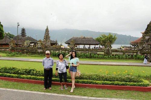You don't choose your family They are God's gift to you, as you are to them.. 😊😊.............#holiday #family #happiness #grateful #blessed #potd #picoftheday #portrait #photography #instatravel #traveler #travelgram #travel #traveling #trip #bali #bedugul #together #traveldiary #instagood #instadaily #ootd #instagram #mytripmyhappiness #love #awesome #clozetteid