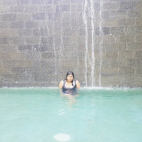 Sweet escape.

Thank you @setyandarisurya for the ticket. 😘

#jalanbarengvina #vinainbali
.
.
.
#pool #waterfall #weekend #weekendmood #weekendvibes #sweetescape #shortgateway #sunday #sundaymorning #clozette #clozetteid