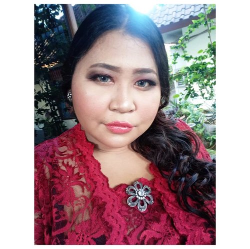 Biar kalyen gak kaget saya Bali tulen. Pada nanyain sih aku darimana. 😌

#lookbyvina
.
.
.
#balinese #motd #faceoftheday #fullfacemakeup #clozetteid #fotd #muabali #makeupoftheday #indonesian #bali #fulllips