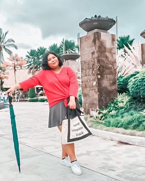 Day 3 (or 4 for me) #dirumahaja.
.
Really miss those days that I chat my friends to find a place for ootd. Semangat deh sampai akhir bulan.
.
Yes, I am introvert. But I like to go out a lot. 😩
.

#plussizeootd #plussizestyle #plussizefashion #plussizemodel #plussize #plussizebali #plussizeindonesia #plussizeinpiration #plussizebeauty #bigsizeindo #bigsizebali #bigsizeindonesia #curvywomanindonesia #curvywomanindo #casualstyle #bali #clozetteid #ootdindo #ootdfashion #chicstyle #secretgardenvillage #secretgardenvillagebali #umbrella
.
#vinaootd