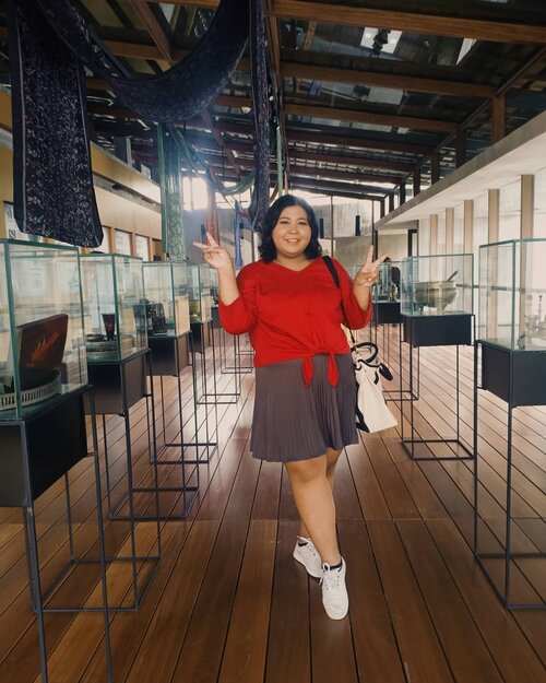 Trained @luuyifan to be my photographer. On my back, it's not ghost, she's @saaaantyarini..I like being here. So refresh. ♥️.#plussizeootd #plussizestyle #plussizefashion #plussizemodel #plussize #plussizebali #plussizeindonesia #plussizeinpiration #plussizebeauty #bigsizeindo #bigsizebali #bigsizeindonesia #curvywomanindonesia #curvywomanindo #casualstyle #bali #clozetteid #ootdindo #ootdfashion #chicstyle #secretgardenvillage #secretgardenvillagebali #smile.#vinaootd