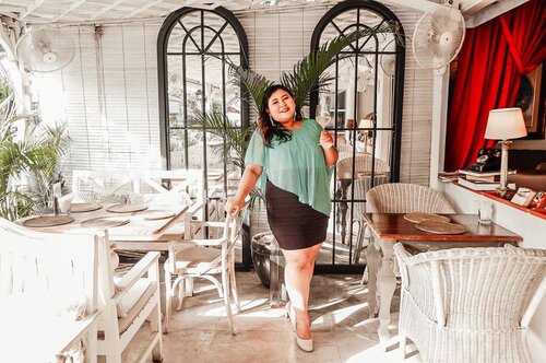 I miss going out, go to cafe, take photos. I miss your laugh and awkward gestures when I take your photos.
.
I miss them all.
.
#whatvinaeats #vinaootd
.
.
.

#daromeo #daromeobali #italianrestaurant #canggulife #canggubali #italianrestaurantinbali #bali #balilife #balilifestyle #canggufood #cangguvibes #canggucafe #canggurestaurant #clozetteid 
#ootdfashion #ootdindo #ootdfashion #plussizeootd #plussizestyle #plussizefashion #plussize #plussizebali #plussizeindonesia #plussizebeauty #bigsizeindo #bigsizebali