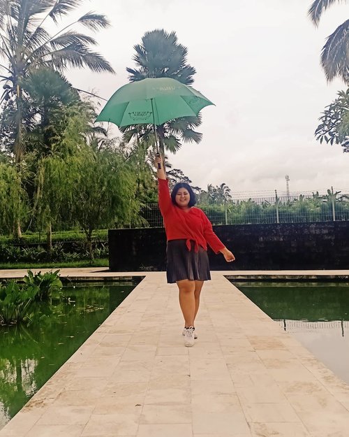“Ella, ella eeeeee under my umbrella”.“Ella, ella eeeeee you can be my Cinderella”.Our favorite song that time. He sang for me like, billion times? 😅 Suddenly I miss him and his gentle attitude towards me. Hey, how are you? Can we reconnect, again?.#plussizeootd #plussizestyle #plussizefashion #plussizemodel #plussize #plussizebali #plussizeindonesia #plussizeinpiration #plussizebeauty #bigsizeindo #bigsizebali #bigsizeindonesia #curvywomanindonesia #curvywomanindo #casualstyle #bali #clozetteid #ootdindo #ootdfashion #chicstyle #secretgardenvillage #secretgardenvillagebali #umbrella.#vinaootd