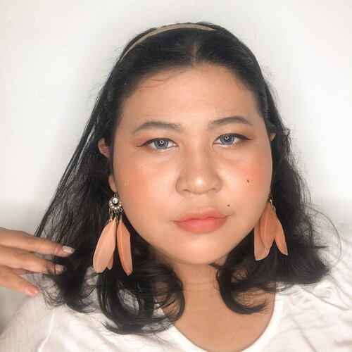 //WILD NATURE INSPIRED MAKE UP//.Aku suka banget dandan bukan karena gak pede, tapi makeup menonjolkan apa kelebihan dari wajah kita..Keinginanku menjadi beauty influencer bukan karena sekedar mainan makeup saja, tapi karena ingin memperkenalkan makeup itu untuk semua wanita, even plus size pun bisa glow up juga. Selain itu juga memperkenalkan makeup bukan standar insecure, tapi memperlihatkan potensi kita..#MyNudeMood #GoRougeSignature #BeautyHackathonLorealID #LorealIDHackMyTown2 @getthelookid.#selfie #makeup #makeupideas #makeuplife #makeuplook  #makeupobsessed #lotd #lipsoftheday  #bigsizebeauty #beautyinsize #plussizestyle #makeupvideo #makeupaddiction #makeupaddicted #makeuplover  #makeupinspiration #makeuptutorial #clozetteid #reallife .#brushbyvina