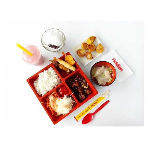 Need a big feast for tonight? Come to @hokben_id. Terutama buat jomblo sih, biar kuat menjalani malam ini. 🏃Yang punya pasangan juga monggo. 💃#hokbenfotografi2018 #hokbenfood...#hokben #japanesefood #flatlay #food #dinner #lunch #dumpling #pictureoftheday #potd #clozetteid #teriyaki #eat #balifoodies #nomnombali #deliciousbali #salad #foodphotography