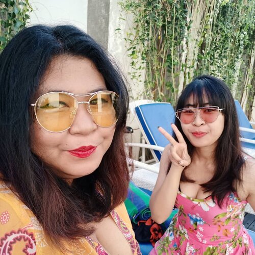 Let me introduce you.... @viniamanda, my partner in crime.

Xx years, jomblo 3 tahun. 💃

#vinapiknik
.
.
.
#holiday #summervibes #sunday #staycation #weekend #weekendvibes #hotelinbali #hotelbali#selfie #pool #clozetteid #happy #faceoftheday #fotd #motd #makeupoftheday #happyface