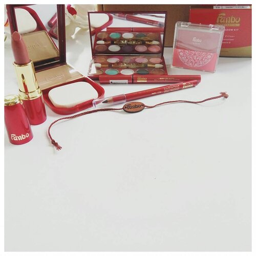 What inside my @fanbocosmetics 's beauty box. 😍

#sneakpeekbyvina