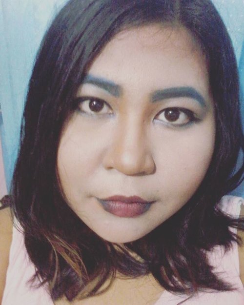 Jalan yuk, bang. Adek udah siap. 😂😂😂😂 #suddengiveaway #catchyourblues

#makeupbyvinaeska #motd #makeupoftheday #makeupgeek #bluemakeup #makeup #clozetteid