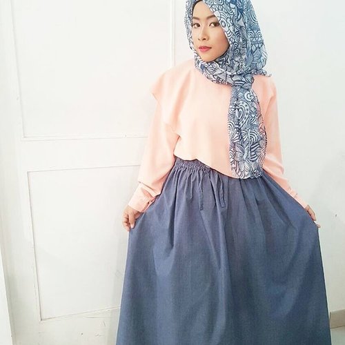 Salah satu look yang aku bawakan di HAVA x GAUDI Muslim Fashion Street trunk show by Hijab Blogger💙💙💙 Thank you @havaid @gaudi_clothing and of course @clozetteid untuk kesempatannya❤
.
Makeup by @wardahbeauty
#ClozetteID