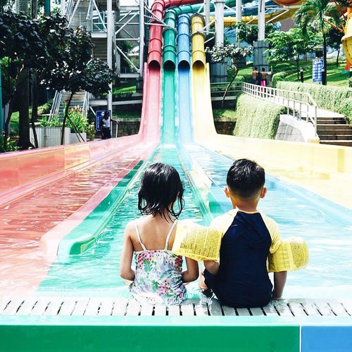Another #sayanganak and #liburanlokal edition.
.
.
.
.
.
#instakids #family #kids #waterpark #swimming #familytime #happiness