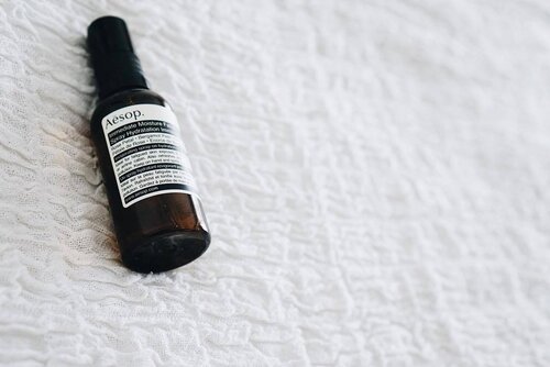 My current favorite, @aesopskincare face spray. Langsung kinclong rasanya 😁

#skincare