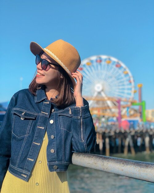 Hey, don’t forget to smile today!
-
Rocking beach day at Santa Monica with hat from @lepetite.sunshine 👒👒
.
.
.
.
#projectcollabswithangelias #angellittleadventure #santamonica #travelgram #instatravelling #instatravel #travelblogger #clozetteid #styleinspiration #styleblogger #stylexstyle #lookbookindonesia #ootdindo #fashionlookbook #lookbook #beachday #bloggerstyles