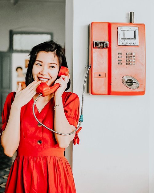 Ring ring.. hello.... i am ready to bring you on my time travel journey back to the oldies! Get ready! 19-08-2019...#vintage #retro #tempodoeloe #clozetteid #styleinspo #styleinspiration #bloggerstyle #paviljoenresto #paviljoensurabaya #paviljoensby #kulinersurabaya #kulinersuroboyoan #instagramableplace #stylexstyle