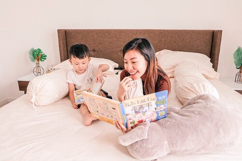 Bed should be the best place to relax. But what happened if dusts and mites nesting happily there? Makanya aku janjian sama @bersihin.sby buat basmi tungau dan debu di ranjang.-@bersihin.sby menggunakan technology advance yang menghisap debu hingga kedalaman 20cm dan tidak menggunakan chemicals sehingga aman untuk kulit sensitive, bumil, dan anak2.Slide3: selain permukaan dibersihkan, bantal guling juga divacuum hingga kempes untuk memastikan debu dan tungau dibasmi semua.Slide4: pembersihan detailSide5: di kamar aku juga pakai vacuum hepa filter sendiri, ada penghisap debu ruangan, air purifier and humidifier juga, tapi setelah dibersihkan @bersihin.sby tetep keliatan ya airnya kotor banget.It means, kebersihan yang kita lakukan juga perlu dibantu oleh expertnya biar bener2 bersih sempurna.Jadi jangan ragu buat bikin janji buat bersihin debu&tungau di rumah ya. Setelah dibersihkan tuntas, tim @bersihin.sby juga akan spray YL Purification sebagai sanitizer loh. Rekomendasi yang wajib banget kalian save! Thank me later 😊...#projectcollabswithangelias #clozetteid #lifestyleblogger #tungau #vacuumcleaner #hepafilter #sedottungausurabaya #sedottungau #sedotdebu #jasabersihrumah #jasasedotdebu #jasasedottungau #mommyblogger