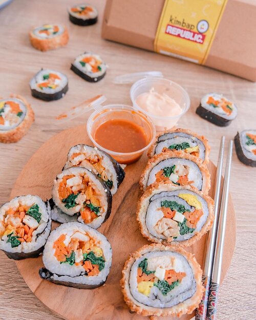 The first kimbap fusion in town @kimbap.republic ☺️
Made without preservative, MSG, and contain nutrient for body: carbo, protein.

Ada 2 pilihan rasa:
Annyeong Bap (original kimbap)
Hello Bap (crunchy kimbap)
Dan 2 dipping sauce.

Jujur aku ngga bisa milih antara Annyeong Bap sama Hello Bap, dua-duanya enak banget!! Kalo dipping sauce nya aku suka yang mayo :) even the original kimbap taste yummy dengan mayo ☺️

Make sure to check their IG @kimbap.republic to join their PO.
.
.
.
#kimbap #wenaktok #projectcollabswithangelias #fusionfood #clozetteid #foodblogger #kimbapsurabaya #kimbaproll