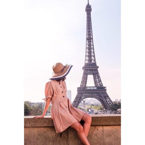 Daydreaming...
.
.
.
#angellittleadventure #paris #france #instaplace #instatravel #instatravelling #travelgram #styleinspiration #photoinspiration #eiffeltower #trocadero #wheninparis #travelblogger #lifewelltravelled #eiffelphotospots #clozetteid #instaplace