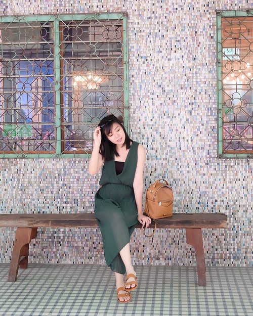 Of all the books in the world, the best stories are found between the pages of a passport #livewelltravelled .
.
.
Jumpsuit from @ladiessshop_ .
.
.
.
#potd #lotd #angellittleadventure #ootd #ootdindo #ootdmalaysia #qotd #shortescape #instatravel #travelgram #stylexstyle #wonderer #traveller #clozetteid