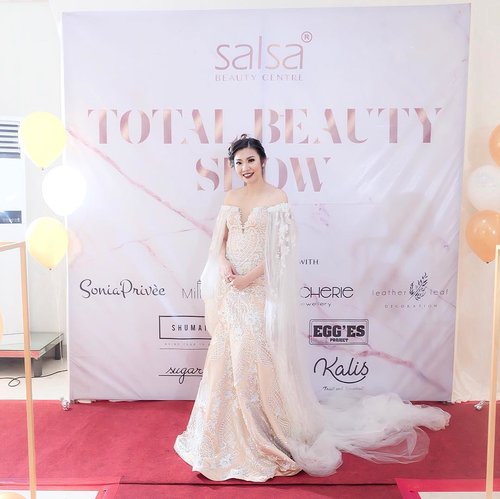 Happy International Women’s Day!__A latepost to @salsabeautycentre Total Beauty ShowProud to wear this gorgeous dress from @soniaprivee Makeup & Hairdo @salsabeautycentre Earrings from @lacheriejewellery __Don’t forget to visit the new Salsa Beauty Center and pamper yourself from head to toe with their professional therapists and excellent services!And visit @sonialycious latest collection only at @soniaprivee ..#projectcollabswithangelias #potd #lotd #clozetteid #muse #modelforaday #salsabeautycentre #gown #whatiwore #styleinspiration #styleblogger #bloggersurabaya #surabayablogger #internationalwomensday #ootd #fashionlookbook