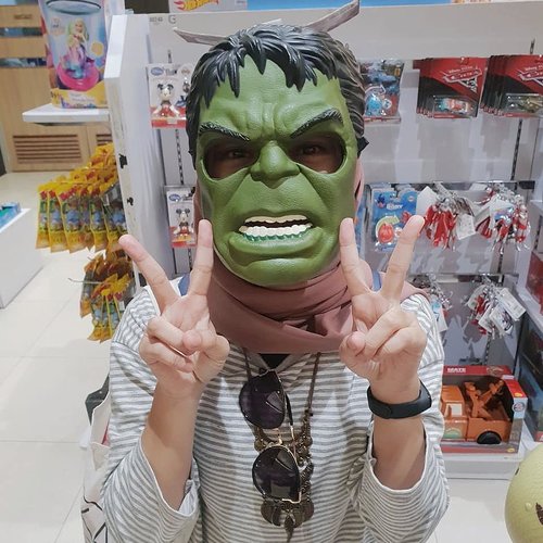 temen2 blogger pada upload make up halloween~ while me, trying the easiest way. at least I tried 🙊 happy halloween 🤭 #clozetteid #hulk #halloween #s9photography