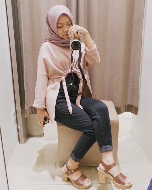 is fitting room selfie still a thing? #clozetteid #clozette #hijab #ootd