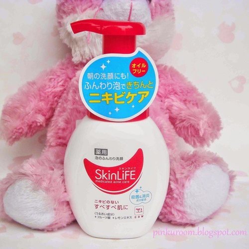Read about SkinLife foaming facial wash on my blog : 
http://pinkuroom.blogspot.com/2014/11/skinlife-foaming-facial-wash-review.html?m=1 (direct link on bio)
Great for people with acne prone skin like me ^^ You can get this at @nihonmart ★
#review #skinlife #foam #facefoam #facialfoam #facialwash #japaneseskincare #skincare #beauty #clozetteid #clozettedaily #blogger #bblogger #beautyblogger #beautybloggerindonesia #indonesianbeautyblogger #potd #instabeauty #instagood #nihonmartgiveaway